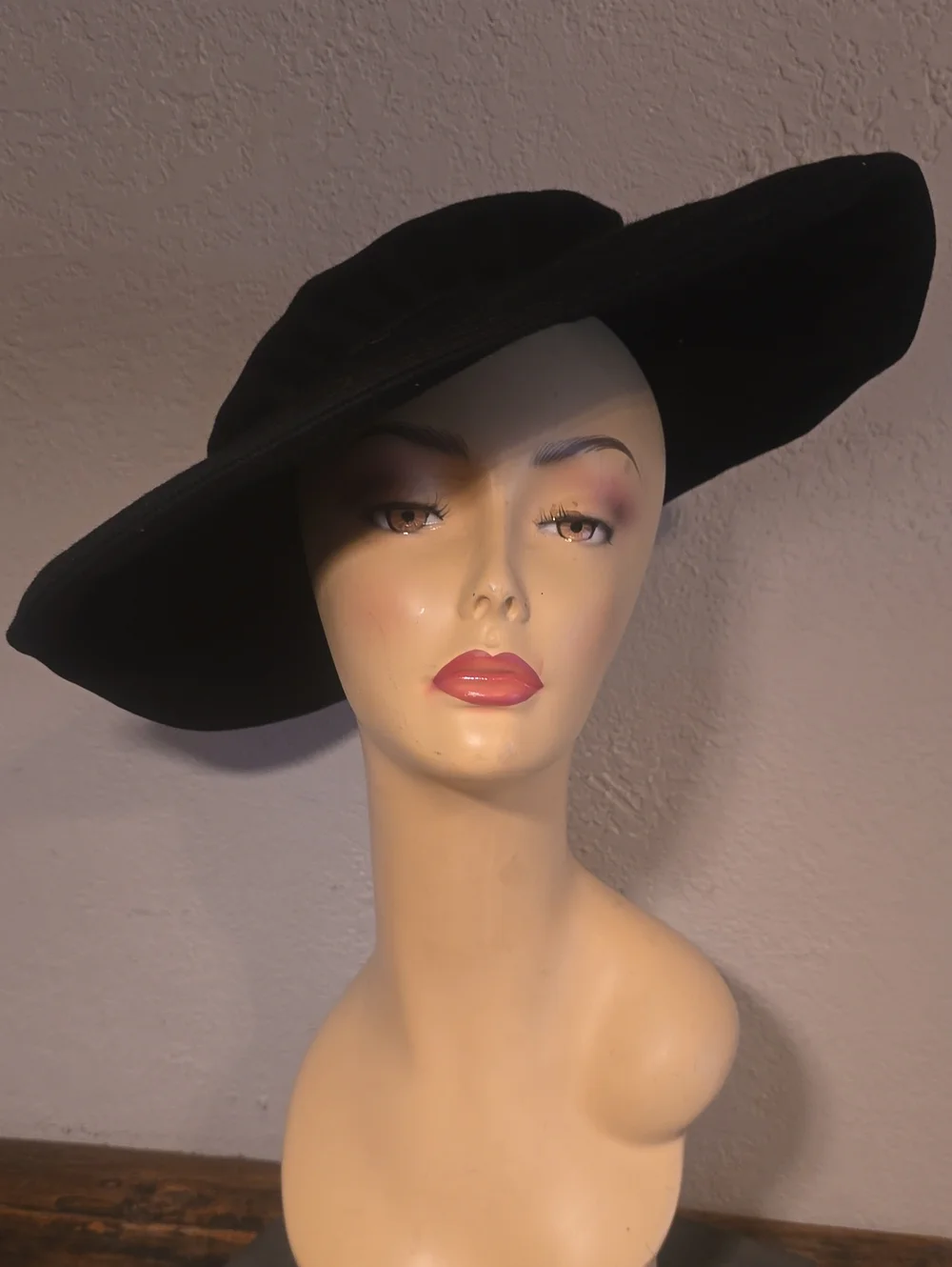 Vimtage Wide-Brim Black Felt Hat